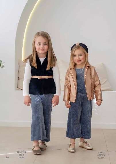 Jeans com colete e jaqueta